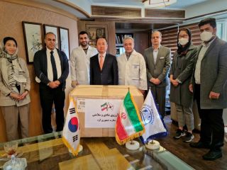 واکنش منفی ایرانیان به ماسک‌های اهدایی سفیر کره جنوبی به بیمارستان آتیه