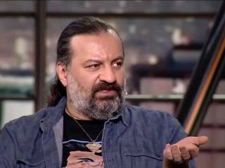 مهراب قاسم‌خانی: اون پنج هزارتا آقازاده‌تون که خارج زندگی میکنن، ارز خارج نکردن؟