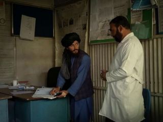 طالبان در بیمارستان‌ها مسجد می‌سازد اما حقوق کارمندان را پرداخت نمی‌کند