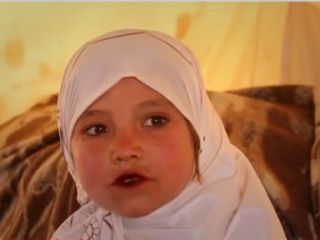 «پروانه» ۹ ساله را به یک پیرمردِ غریبه فروختند تا برای چند ماه غذا بخرند