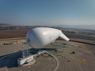 استفرار بالن رصد موشک توسط اسرائیل برای کشف و خنثی سازی حملات موشکی