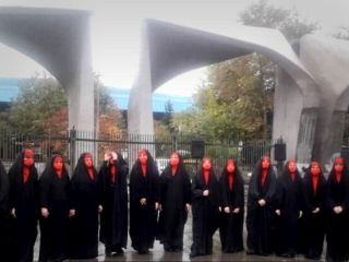 چرا عکس زنان بی‌حجاب دانشگاه تهران را بازسازی کردند؟