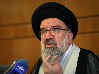 احمد خاتمی، امام جمعه تهران: چرا مثل آدم حرف نمی زنید؟