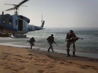 در آستانه از سرگیری مذاکرات هسته‌ای، ارتش ایران رزمایش خود را در شرق تنگه هرمز آغاز کرد