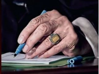 لغو امتیاز روزنامه «کلید» بخاطر انتشار گرافیکی از دست خامنه‌ای