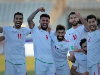بازیکنان تیم ملی فوتبال ایران: یک سال است که لباس‌های کهنه را پس از شستشو دوباره می‌پوشیم