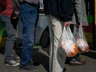 ستاد تنظیم بازار ایران به صورت دستوری قیمت ۲۵ کالای اساسی را تعیین کرد