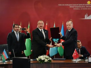 اردوغان به علی‌اف «نشان جهان تُرک» اهدا کرد