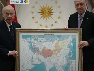 هدیه نقشه مردم ترک جهان به اردوغان ؛ بخش هایی از ایران در نقشه «جهان ترک»