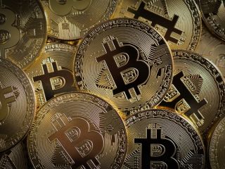 بیش از ۴۰ فروشگاه در بریتانیا به مشتریان وفادار خود بیت‌کوین می‌دهند