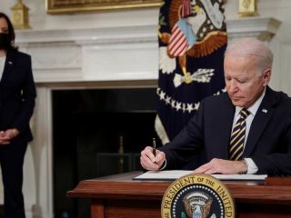 جو بایدن اختیارات خود را به طور موقت به معاونش واگذار کرد