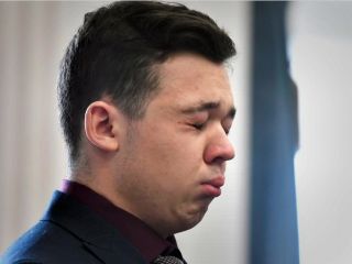 تبرئه نوجوانی در آمریکا که با شلیک گلوله دو تن را به قتل رسانده بود