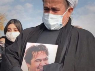 پدر روح‌الله زم: فرانسه، عراق و استرالیا درباره اتهام مشارکت در بازداشت فرزندم موضع‌گیری کنند