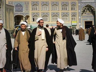 پیشنهاد روزنامه جمهوری اسلامی: بودجه حوزه‌های علمیه را حذف کنید