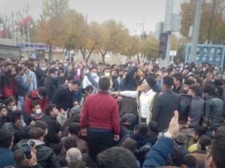 تجمع مردم چهارمحال و بختیاری در اعتراض به «بی‌آبی» دو روز پس از اعتراض بزرگ در اصفهان