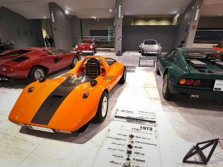 موزه خودروهای تاریخی ایران؛ از نمایش بنز اهدایی هیتلر تا خودروی تک سرنشین ولیعهد وقت