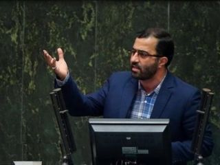 نماینده مجلس: مگر قرار است اصفهان یا شیراز را بزنیم که برد موشک‌ها ۳۰۰ کیلومتر باشد؟