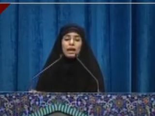 اتفاقی عجیب در نماز جمعه امروز تهران : سخنرانی یک دختر دانشجو پیش از خطبه ها