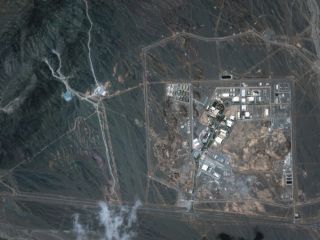 انفجار در آسمان نطنز؛ سخنگوی ارتش: آزمایش موشکی انجام دادیم