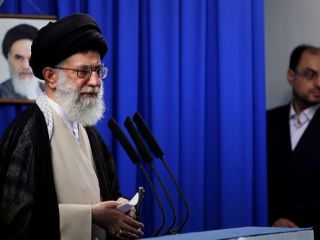 اوج‌گیری اختلافات در دفتر خامنه‌ای: وحید حقانیان عزل شد!