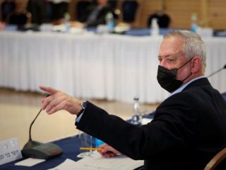 هاآرتص: وزیر دفاع اسرائیل به ارتش دستور داده است برای گزینه حمله نظامی به ایران آماده شود