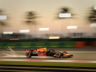 راننده هلندی قهرمان فرمول یک جهان شد؛ تصادف نیکلاس لطیفی، راننده ایرانی‌تبار، جنجال‌برانگیز شد