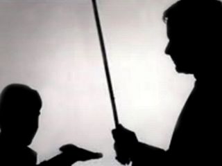 برگشتیم به مکتب خانه ملاها در قرون گذشته / مدارس مان فقط یک چوب و فلک کم دارند