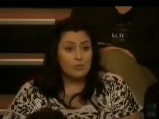 بحث کریستوفر هیچنز با یک دختر ایرانی مدعی آزادی زنان در جمهوری اسلامی