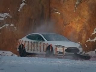 تاجر فنلاندی خودروی تسلا را منفجر کرد - ویدیو