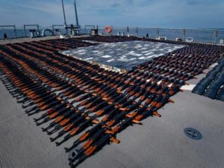 نیروی دریایی آمریکا محموله تسلیحاتی قاچاق ایران را در راه یمن توقیف کرد