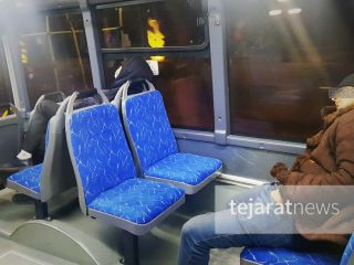 صندلی اتوبوس، خانه‌ ارزان در پایتخت! / بی‌آرتی خوابی شبی ۲۵ هزار تومان