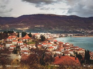 مهاجرت از اروپا به اروپا؛ «بردگی برای ۲۰۰۰ یورو در خارج بهتر از بردگی برای ۳۰۰ یورو در خانه است»
