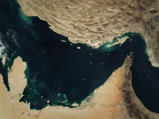 گارد ساحلی ایران ۱۱ خدمه یک کشتی غرق‌شده هندی را در دریای عمان نجات داد