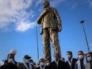 امام جمعه شهرکرد آتش زدن تندیس قاسم سلیمانی را «جنایت» خواند