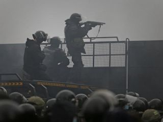 بحران قزاقستان؛ ادامه سرکوب خشونت‌بار معترضان همزمان با ورود نیروهای روسیه