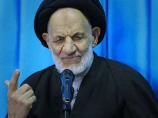 امام جمعه بیرجند: جوانی در آمریکا گفت بوی چفیه خامنه‌ای تا آمریکا می‌آید