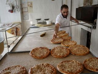 طرح دولت ابراهیم رئیسی برای «توزیع نان با کارت مخصوص»