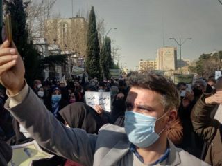 تجمع اعتراضی معلمان در صد شهر برگزار شد