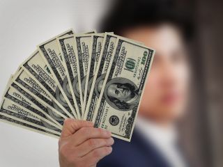 قیمت دلار در سال ۱۴۰۱ از ۳۵ هزار تومان آغاز می‌شود/ شوک بزرگ ارزی دوباره در راه است