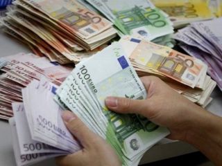 کاهش ۱۰ درصدی نرخ دلار در ۴۲ روز؛ آیا بازار ارز به استقبال توافق هسته‌ای می‌رود؟