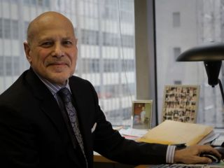 گروگان سابق آمریکا در ایران در وین اعتصاب غذا می‌کند