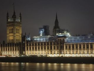 دولت بریتانیا گذاشتن سپاه پاسداران در لیست گروه‌های تروریستی را بررسی می‌کند