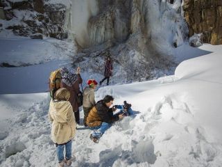 آبشار گنجنامه همدان یخ زد - عکس