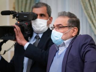 شمخانی در تماس با روزنامه کیهان از صحبت هایش در مورد مذاکره با آمریکا عقب نشینی کرد