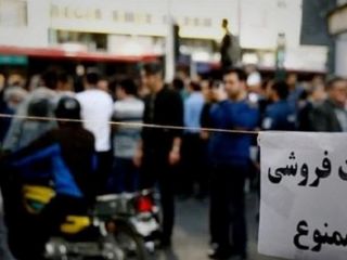 دست فروش خرم آبادی پس از درگیری با ماموران سد معبر ، اقدام به خودسوزی کرد