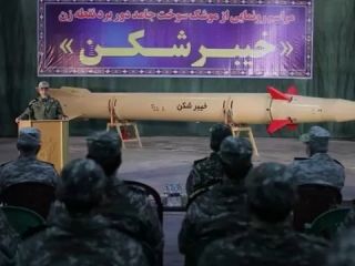 رونمایی سپاه پاسداران از «موشک بالستیک با برد ۱۴۵۰ کیلومتر»