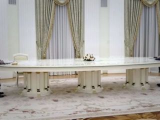 میز ۵ متری پوتین؛ ابزار قدرت‌نمایی یا اقدام احتیاطی برای کووید-۱۹؟