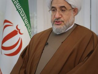 عضو شورای عالی حوزه‌های علمیه: هر جنسی که آیت‌الله خامنه‌ای می‌گوید ارزان شود، دشمن گران می‌کند