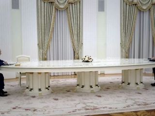 مکرون قبول نکرده بود در مسکو تست کرونا بدهد، چون می ترسید روسها «دی ان ای» او را نگهدارند