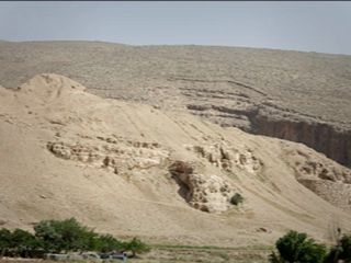 قصد شهرداری شیراز برای ساخت بوستان در محوطه باستانی دژ ۲۳۰۰ ساله هخامنشیان